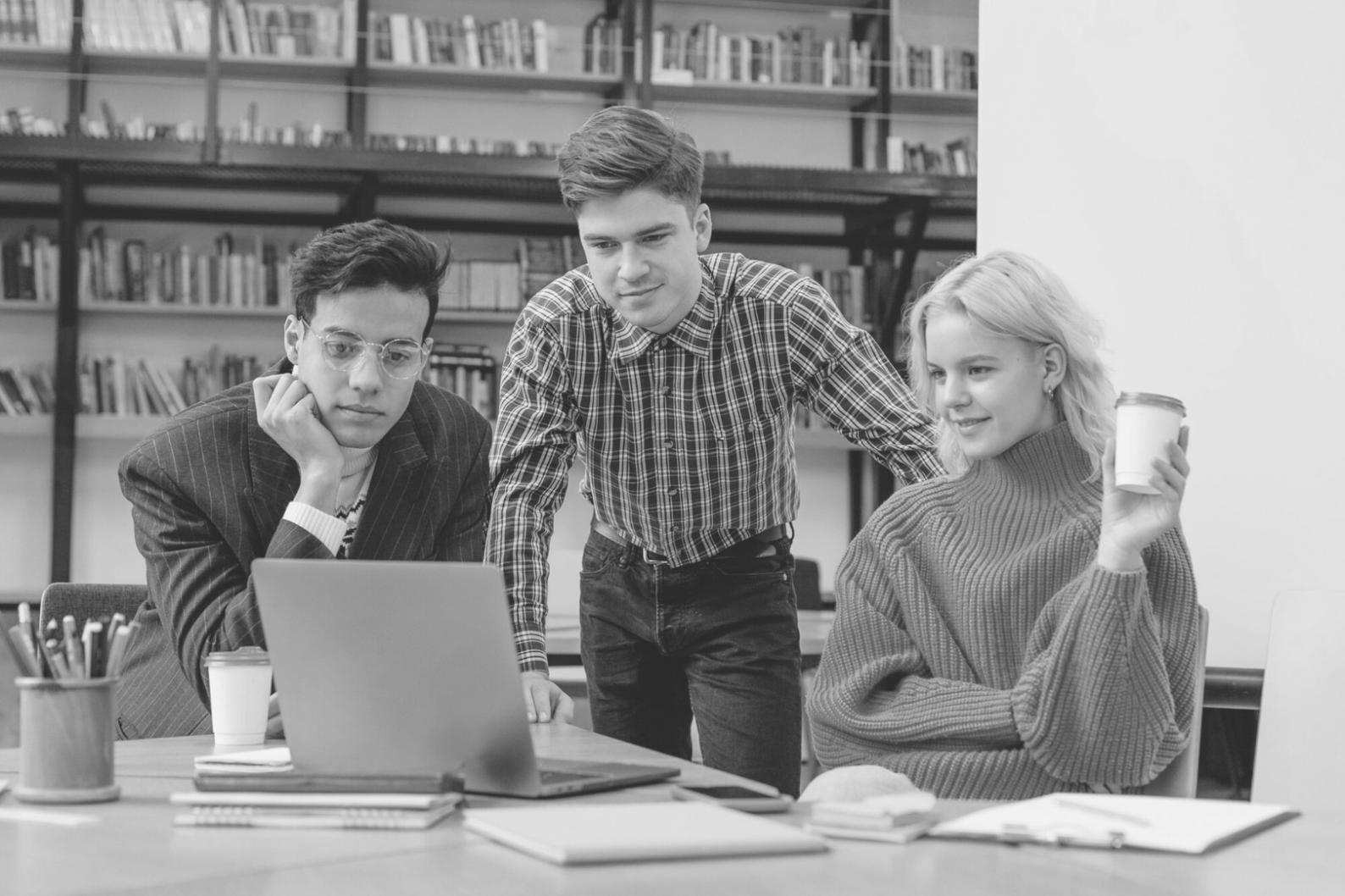 Ambiente naturale che evoca la pratica meditativa nella natura